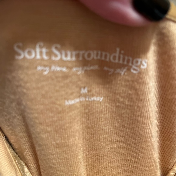 NEW Medium; runs large. Armpit to armpit 32”. Top of shoulder to bottom 32” - Picture 2 of 5